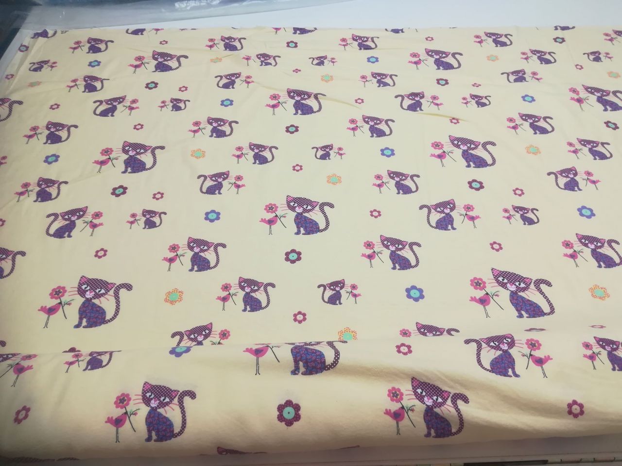 Flanel anyag gyerek mintás sárga cicák 145x84cm
