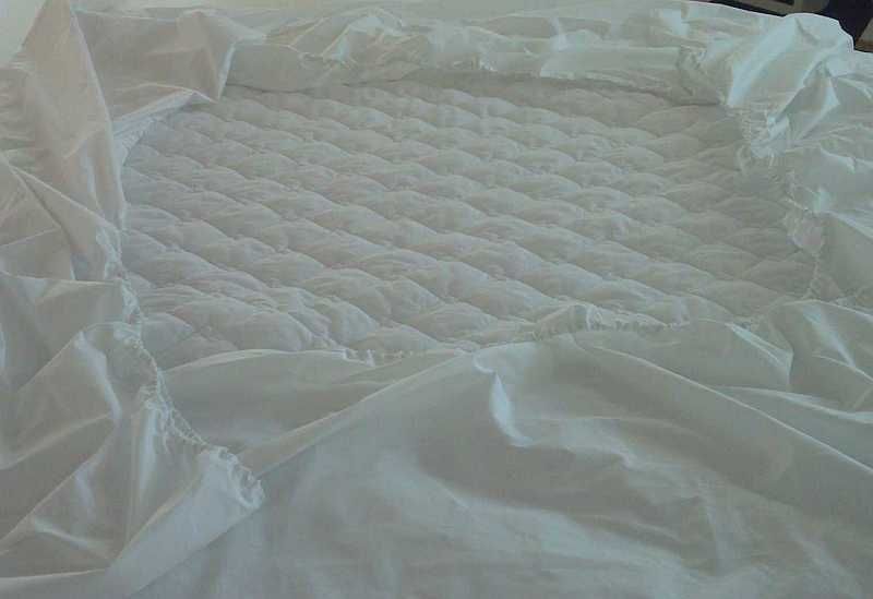 Napgyöngye körgumis steppelt matracvédő (választható méret)