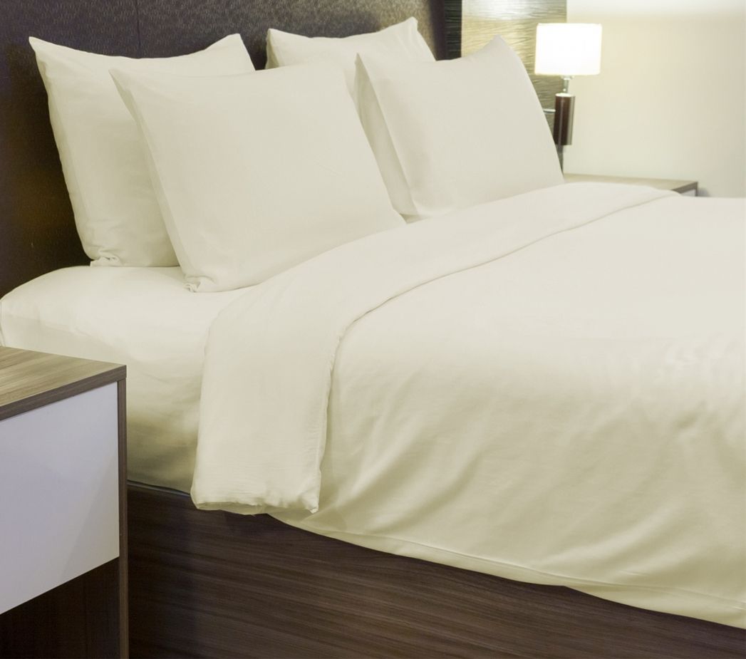 Gumis pamut - szatén jellegű lepedő 160x200cm krém Gumis pamut - szatén jellegű lepedő 160x200cm krém